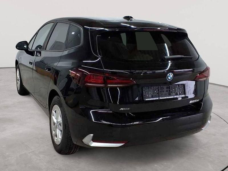 Gebraucht BMW 225 Active Tourer 136 PS (100 kW) 2023 Schwarz Van / Kleinbus