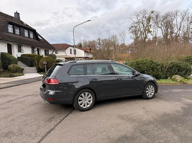 Gebraucht VW Golf VII Highline 150 PS (110 kW) 2020 Grau Kombi