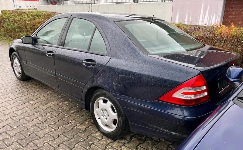 Gebraucht Mercedes C180 143 PS (105 kW) 2005 Blau Limousine