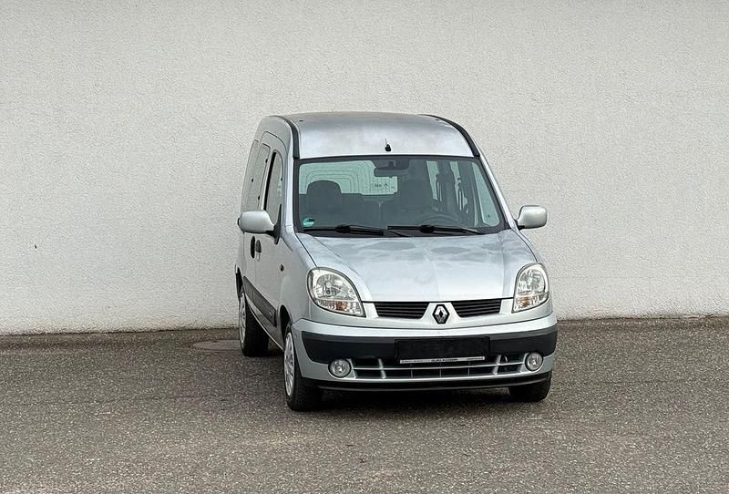 Grau Gebraucht 2004 Renault Kangoo Privilege Van / Kleinbus | 2.499 € (Guter Preis) - Bild 1/4