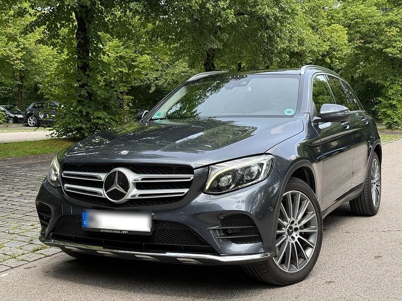 Grau Gebraucht 2015 Mercedes GLC250 AMG SUV | 24.990 € (Fairer Preis) - Bild 1/4