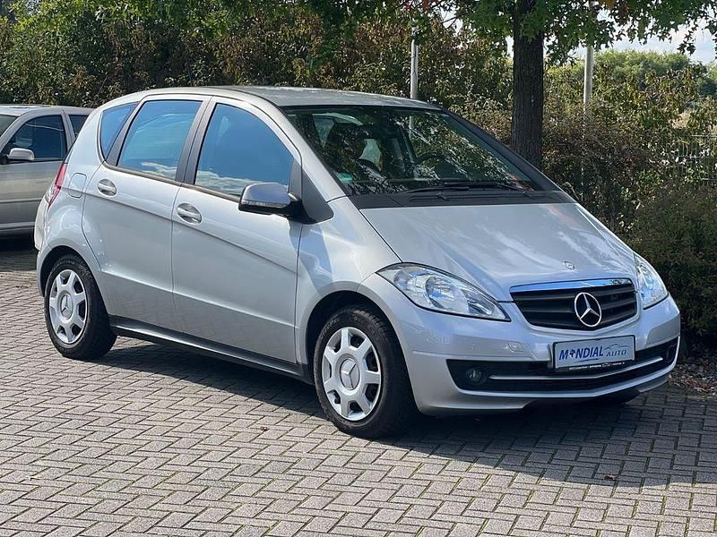 Silber Gebraucht 2010 Mercedes A180 Limousine | 3.495 € (Guter Preis) - Bild 1/4