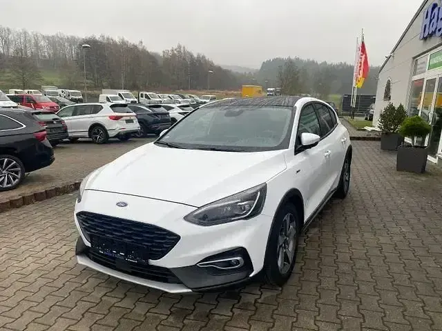 Gebraucht Ford Focus Active X 174 PS (127 kW) 2021 Weiß Limousine