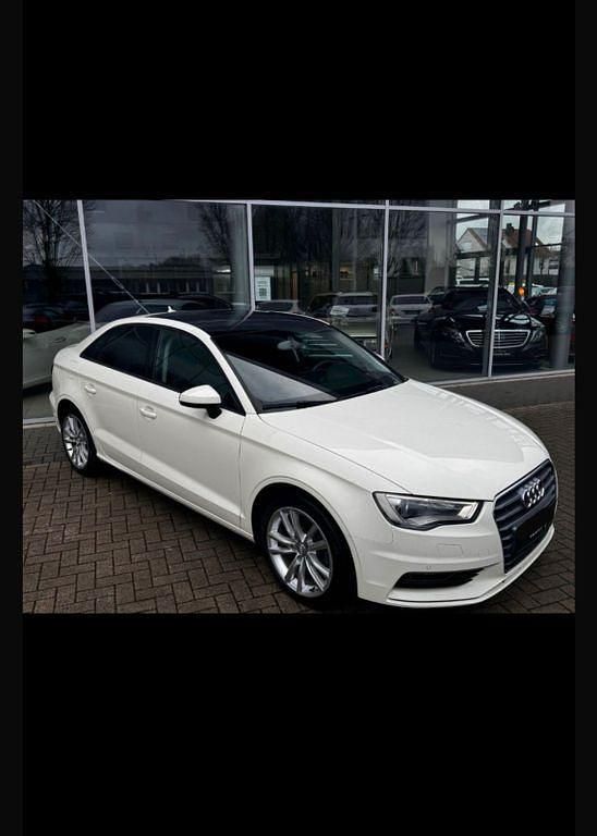 Weiß Gebraucht 2014 Audi A3 Sportback Ambiente Limousine | 17.200 € (Fairer Preis) - Bild 1/4