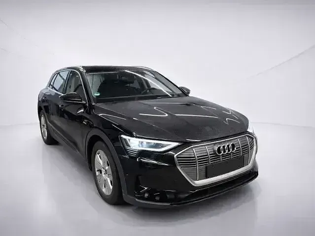 Używany Audi e-tron Comfort 230 kW (313 KM) 2022 Czarny SUV