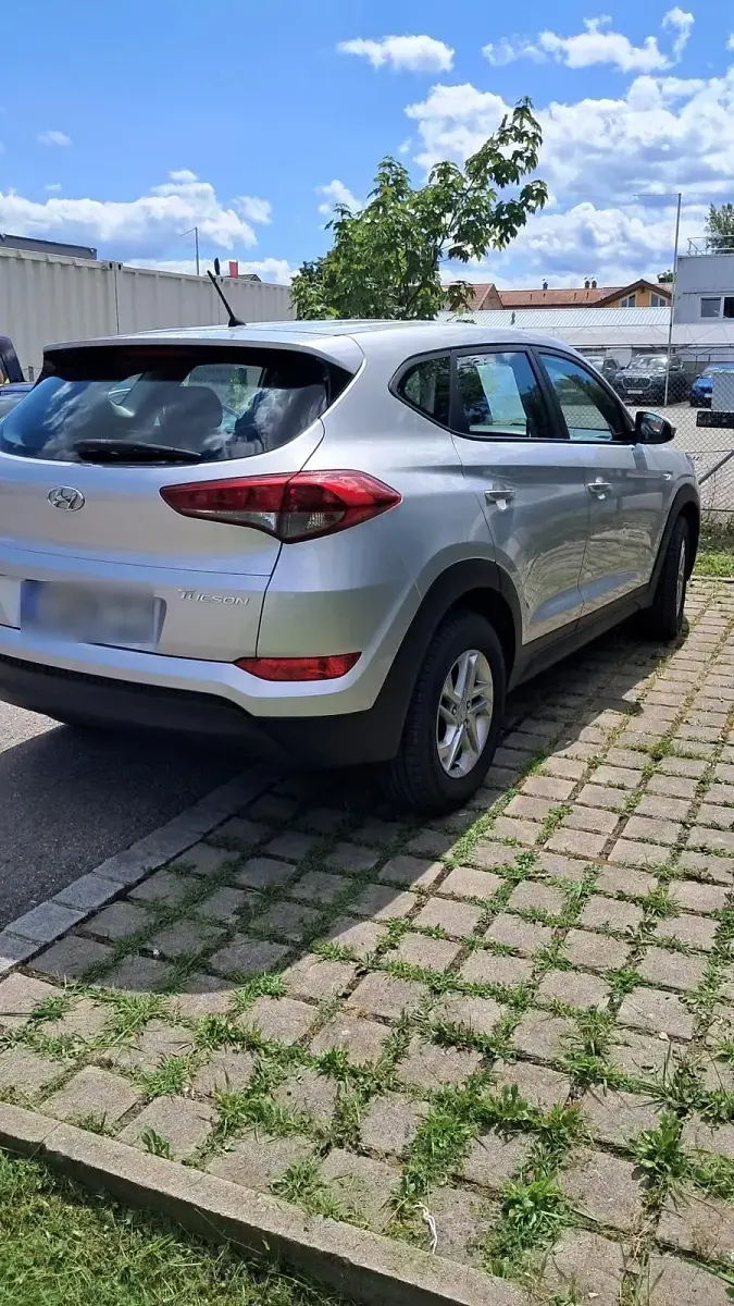 Gebraucht Hyundai Tucson 116 PS (85 kW) 2016 Grau SUV