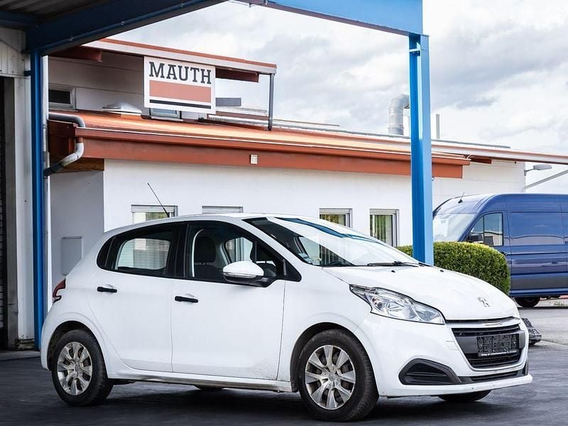 Weiß Gebraucht 2017 Peugeot 208 Active Kleinwagen | 3.213 € (Superpreis) - Bild 1/4