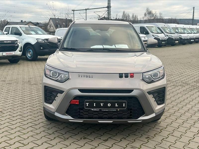 Neu SsangYong Tivoli 163 PS (119 kW) 2025 Beige SUV
