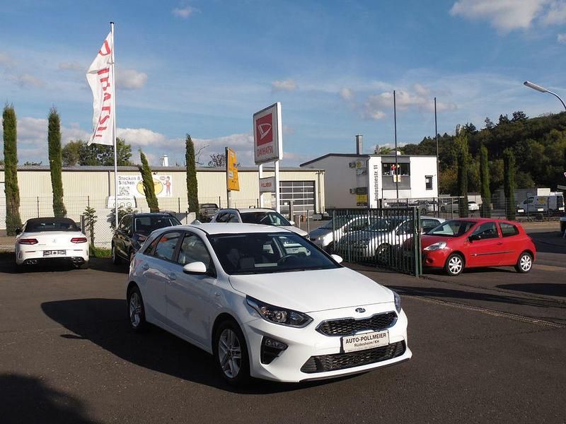 Weiß Gebraucht 2021 Kia Ceed Sport Limousine | 17.950 € (Guter Preis) - Bild 1/3