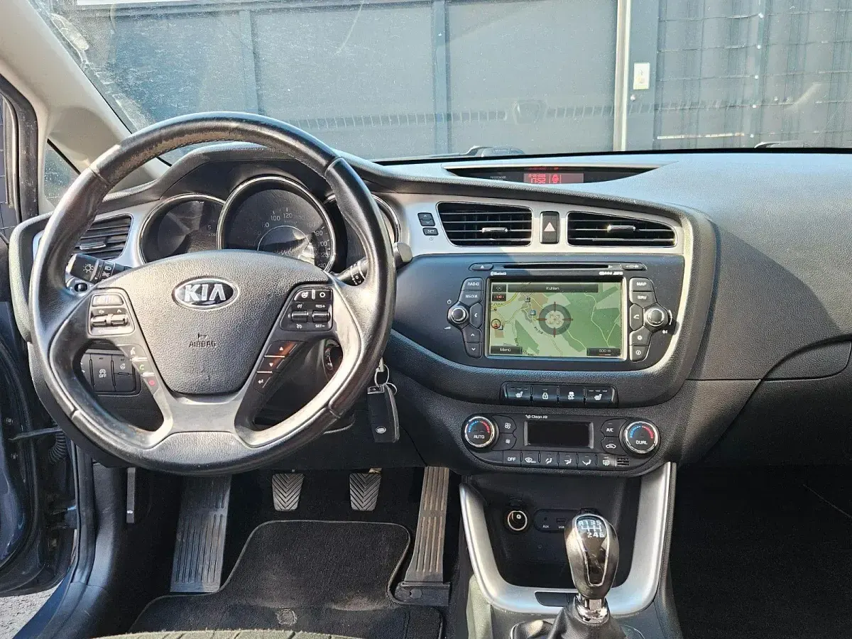 Gebraucht Kia Ceed Sportswagon 128 PS (94 kW) 2015 Blau Kombi