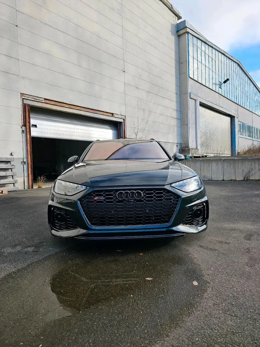 Używany Audi RS4 450 KM (330 kW) 2020 Zielony Kombi