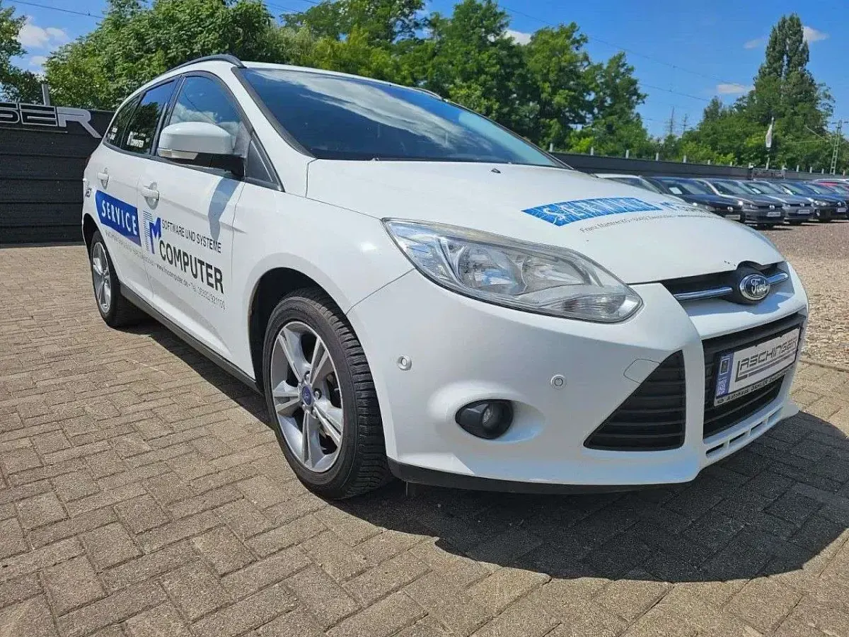 Gebraucht Ford Focus 116 PS (85 kW) 2013 Frostweiß Limousine