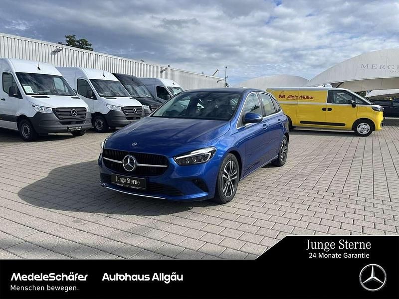 Lack spektralblau Gebraucht 2024 Mercedes B200 Progressive Van / Kleinbus | 30.980 € (Guter Preis) - Bild 1/4
