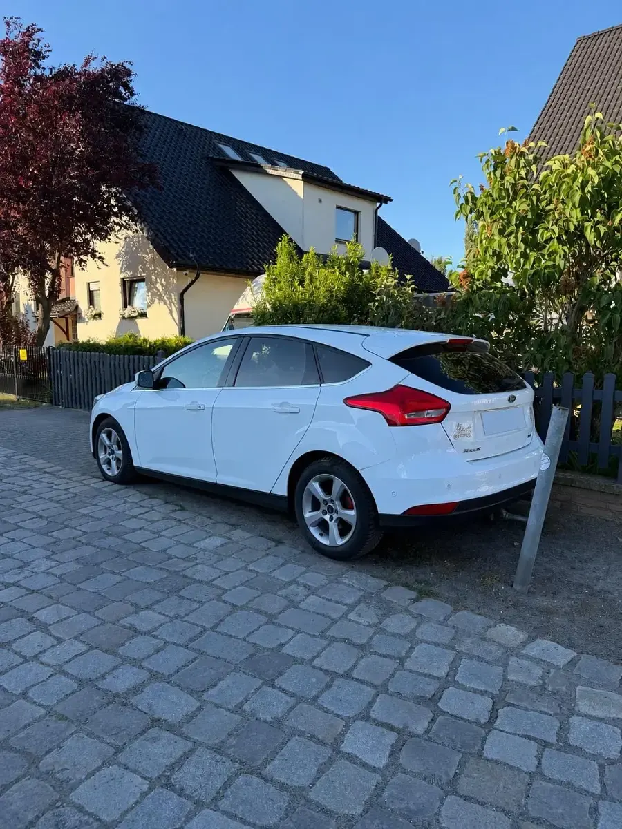 Gebraucht Ford Focus Titanium 150 PS (110 kW) 2015 Weiß Limousine