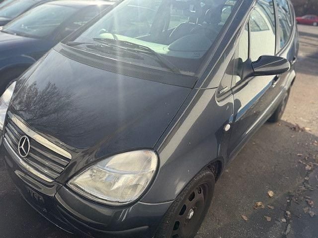 Schwarz Gebraucht 2000 Mercedes A160 Van / Kleinbus | 690 € (Superpreis) - Bild 1/4