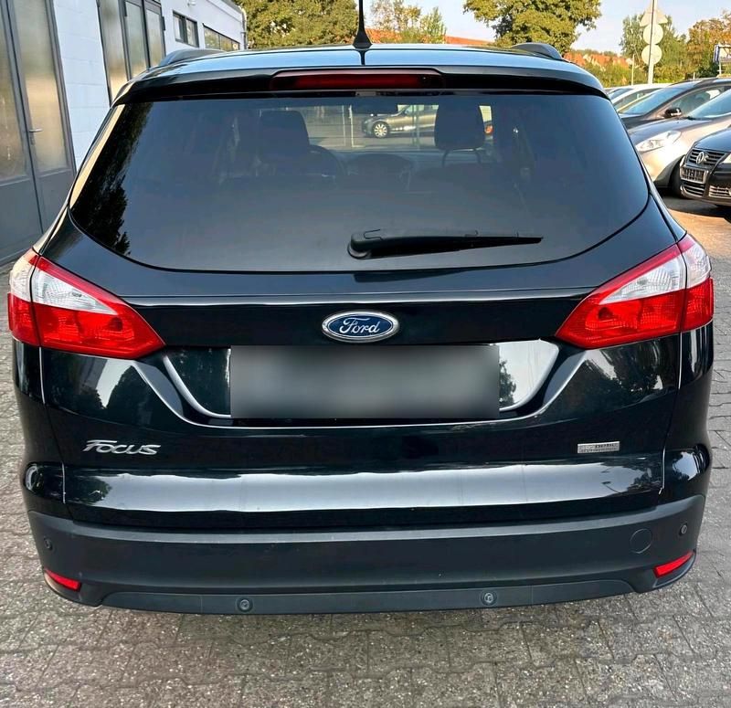 Gebraucht Ford Focus 100 PS (73 kW) 2013 Schwarz Kombi