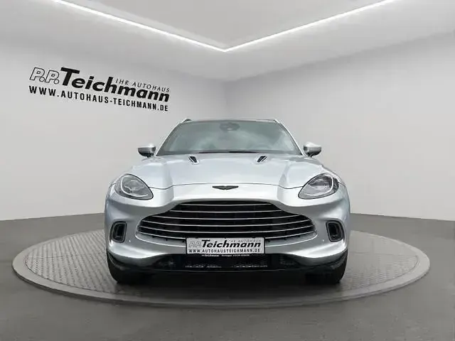 Gebraucht Aston Martin DBX 551 PS (405 kW) 2022 Silber SUV