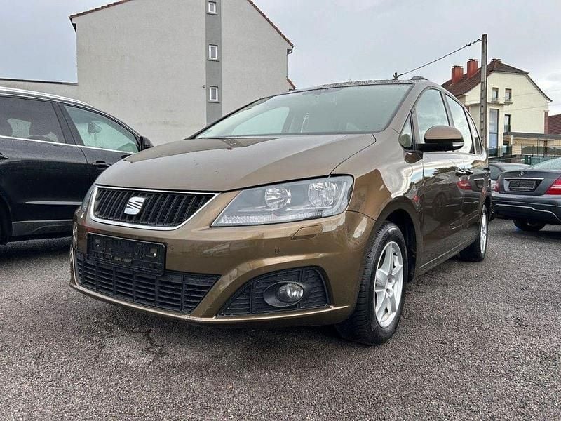 Gold Gebraucht 2011 Seat Alhambra Style Van / Kleinbus | 10.890 € (Etwas zu teuer) - Bild 1/4