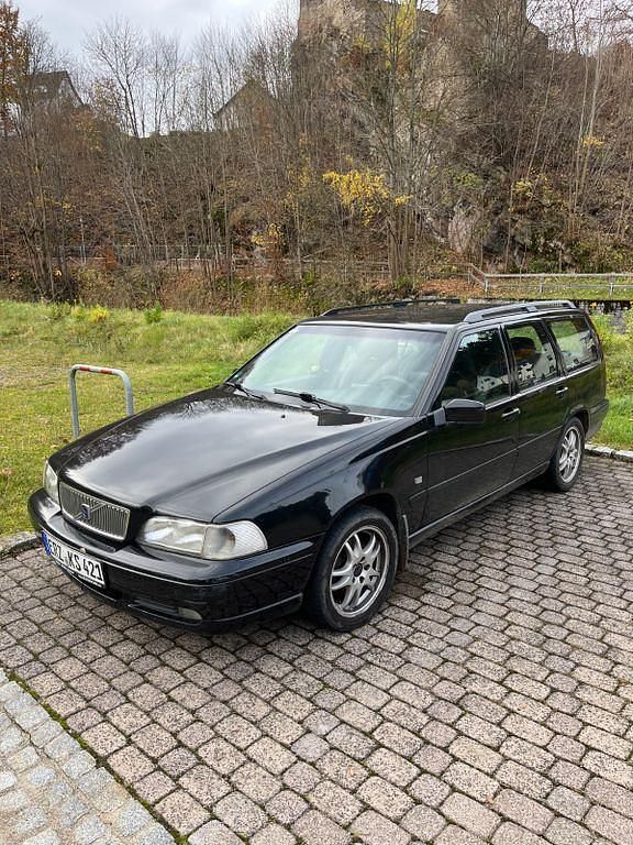 Schwarz Gebraucht 2000 Volvo V70 Kombi | 1.777 € (Superpreis) - Bild 1/4