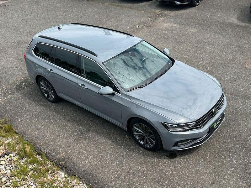 Mondsteingrau Gebraucht 2022 VW Passat Business Kombi | 21.900 € (Fairer Preis) - Bild 1/4