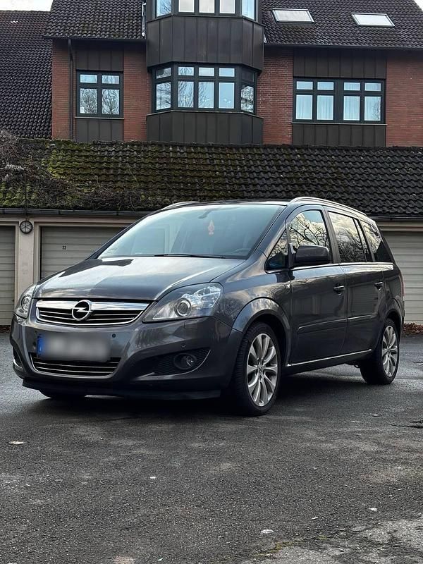 Grau Gebraucht 2010 Opel Zafira Van / Kleinbus | 3.600 € (Teuer) - Bild 1/4