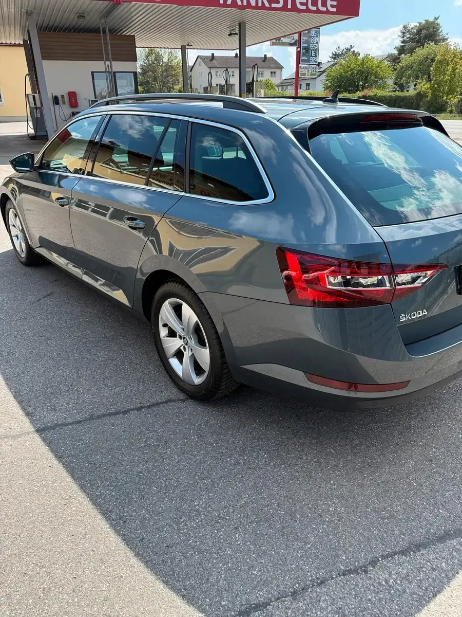 Gebraucht Skoda Superb 190 PS (139 kW) 2016 Grau Kombi
