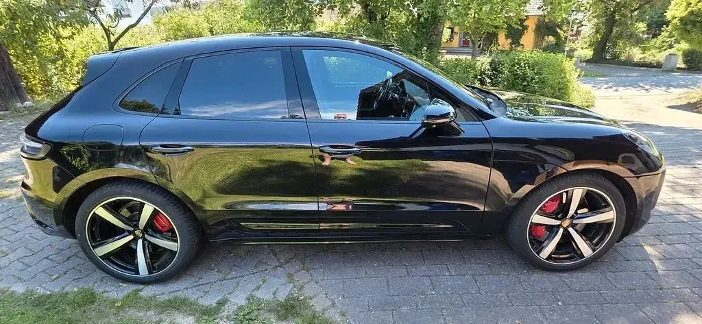 Gebraucht Porsche Macan 441 PS (324 kW) 2023 Tiefschwarzmetallic SUV