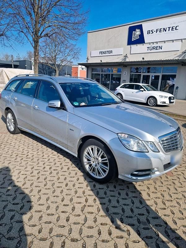 Gebraucht Mercedes E250 204 PS (150 kW) 2012 Silber Kombi
