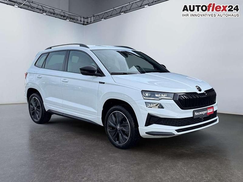 Graphite grau metallic Neu 2025 Skoda Karoq SportLine SUV | 36.290 € (Fairer Preis) - Bild 1/4