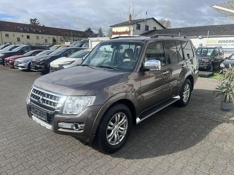 Gebraucht Mitsubishi Pajero Plus 190 PS (139 kW) 2017 Granitbraun (metallic) SUV