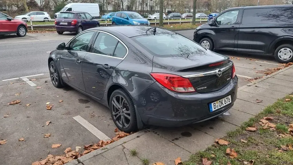 Gebraucht Opel Insignia Edition 160 PS (117 kW) 2012 Schwarz Limousine