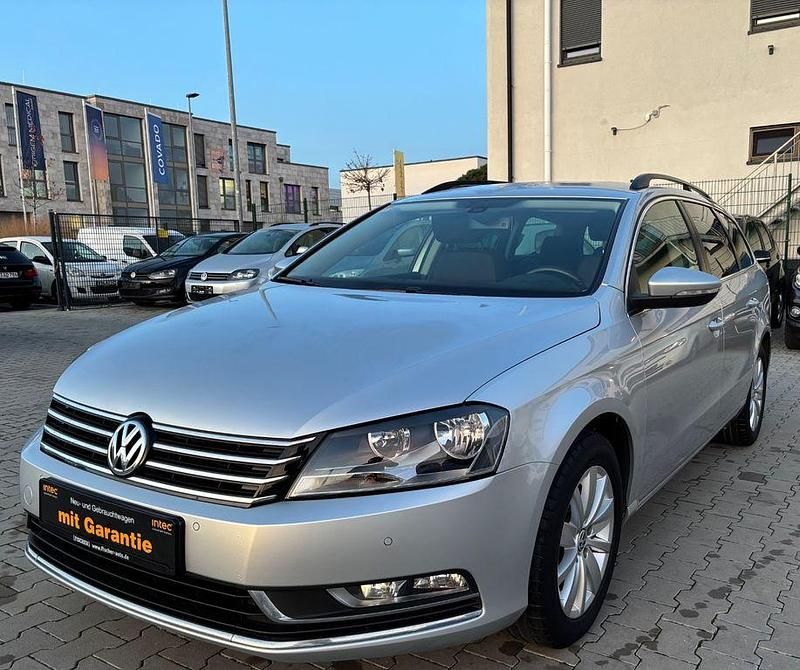 Silber Gebraucht 2011 VW Passat Comfortline Kombi | 8.490 € (Fairer Preis) - Bild 1/3