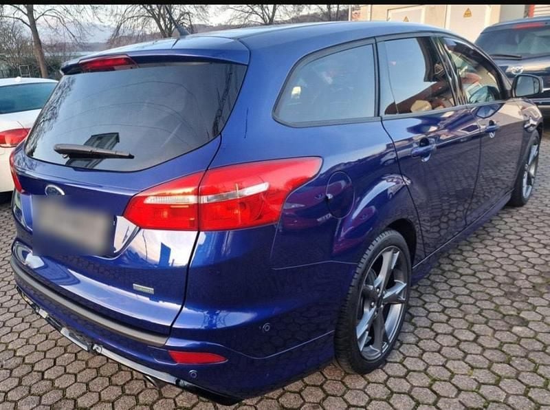 Second-hand Ford Focus ST-Line 182 CP (133 kW) 2017 Albastru Break