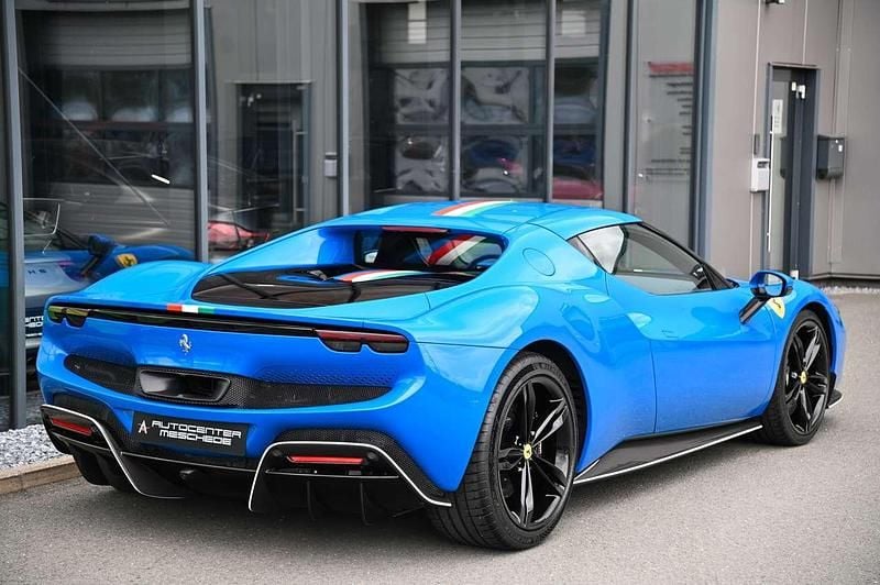 Second-hand Ferrari 296 829 CP (609 kW) 2024 Albastru Coupe