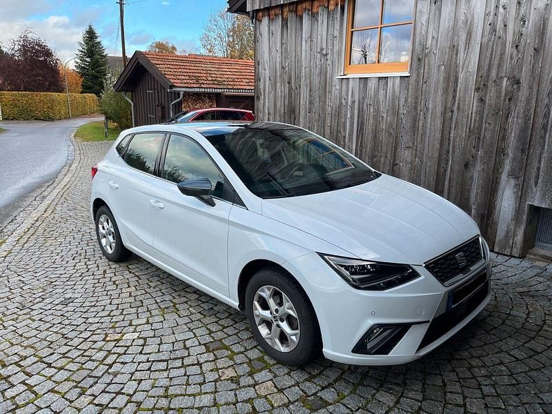 Weiß Gebraucht 2020 Seat Ibiza XCELLENCE Kleinwagen | 15.500 € (Fairer Preis) - Bild 1/4