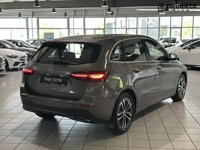 Gebraucht Mercedes B200 Progressive 163 PS (119 kW) 2025 Lack mountaingrau Kleinwagen