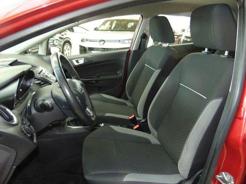 Gebraucht Ford Fiesta Trend 80 PS (58 kW) 2015 Rot Limousine