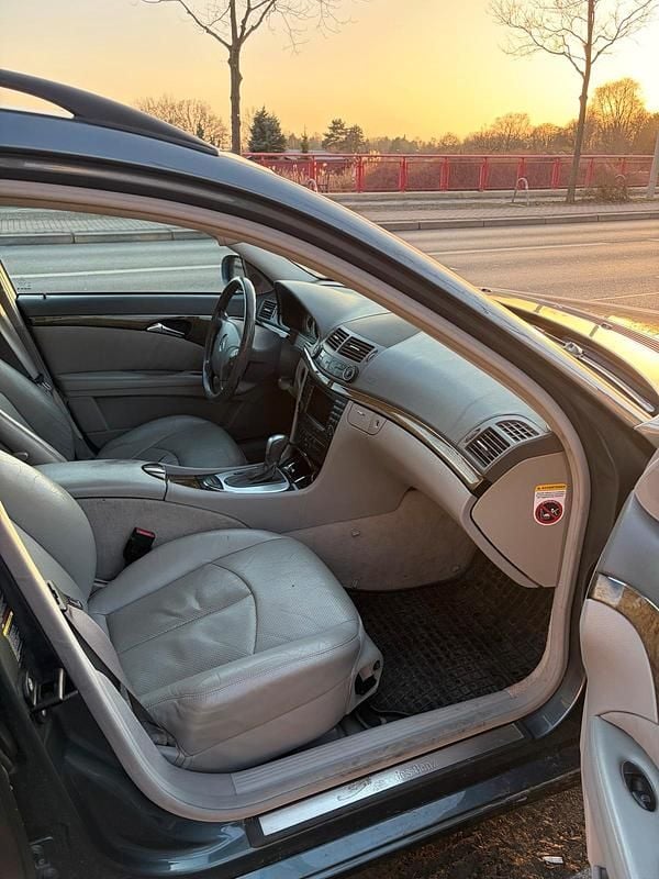 Gebraucht Mercedes E280 Avantgarde 190 PS (139 kW) 2005 Grau Kombi