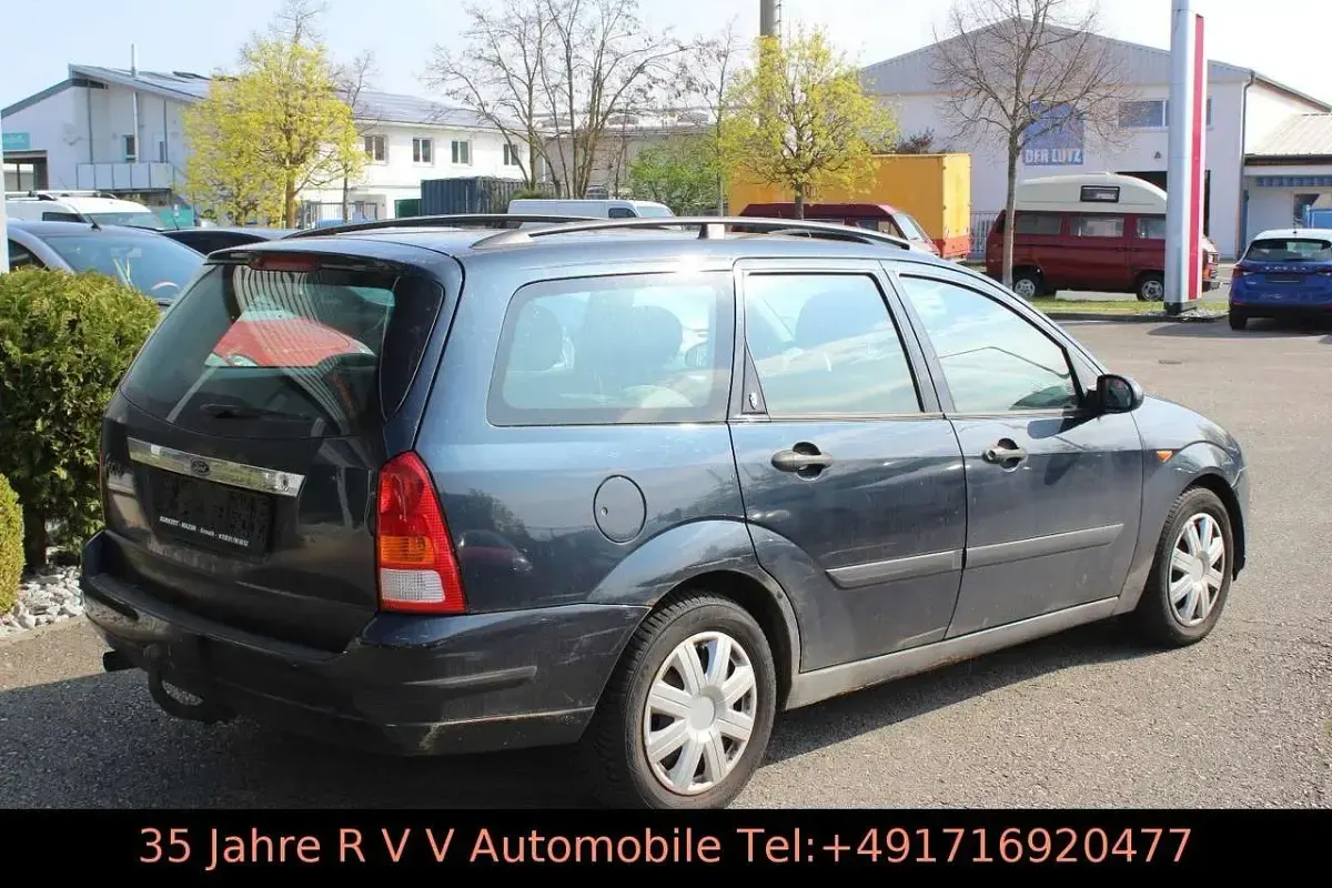 Gebraucht Ford Focus Ghia 131 PS (96 kW) 2000 Blau Kombi