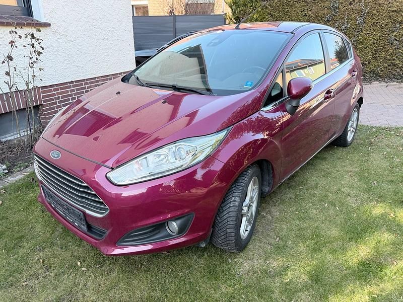 Gebraucht Ford Fiesta Titanium 101 PS (74 kW) 2013 Rot Kleinwagen
