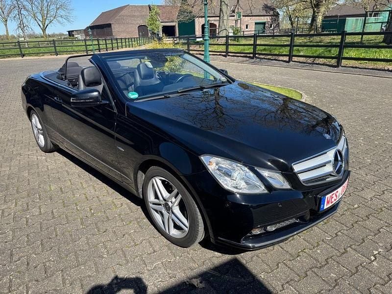 Gebraucht Mercedes E200 AMG 184 PS (135 kW) 2010 Schwarz Cabrio