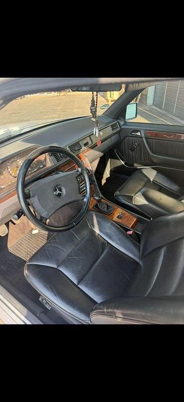 Silber Gebraucht 1991 Mercedes 300 Limousine | 4.000 € - Bild 1/2