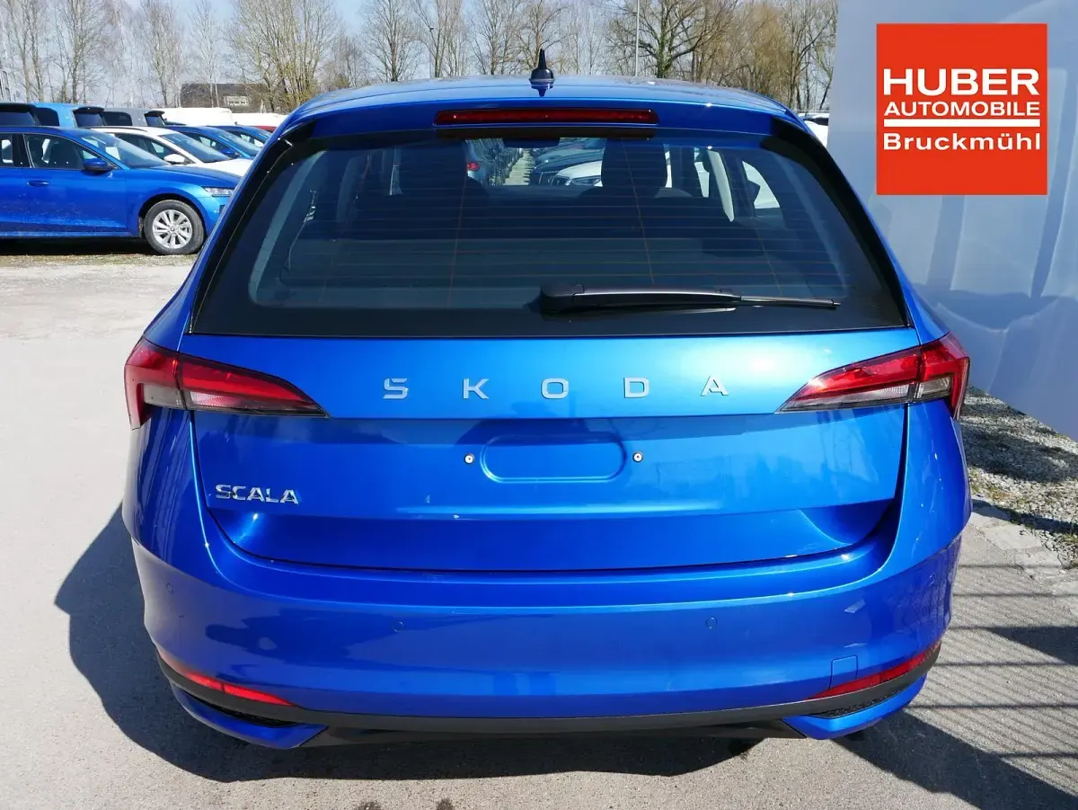 Neu Skoda Scala Selection 150 PS (110 kW) 2026 Raceblau metallic Kleinwagen