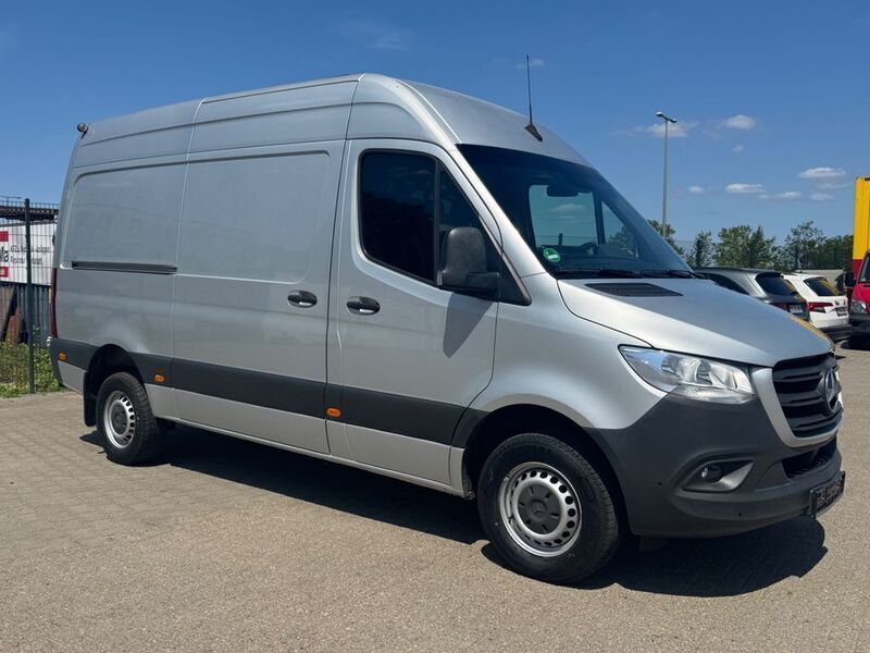 Silber Gebraucht 2021 Mercedes Sprinter Van | 24.395 € (Fairer Preis) - Bild 1/4