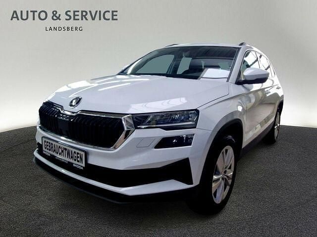 Weiß Gebraucht 2024 Skoda Karoq Selection SUV | 29.890 € (Fairer Preis) - Bild 1/2