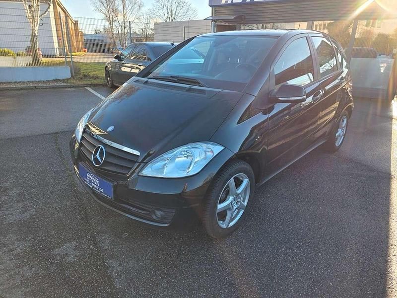 Gebraucht Mercedes A180 109 PS (80 kW) 2011 Schwarz Kleinwagen