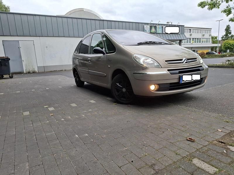 Beige Gebraucht 2005 Citroën Xsara Picasso Van / Kleinbus | 1.690 € - Bild 1/4