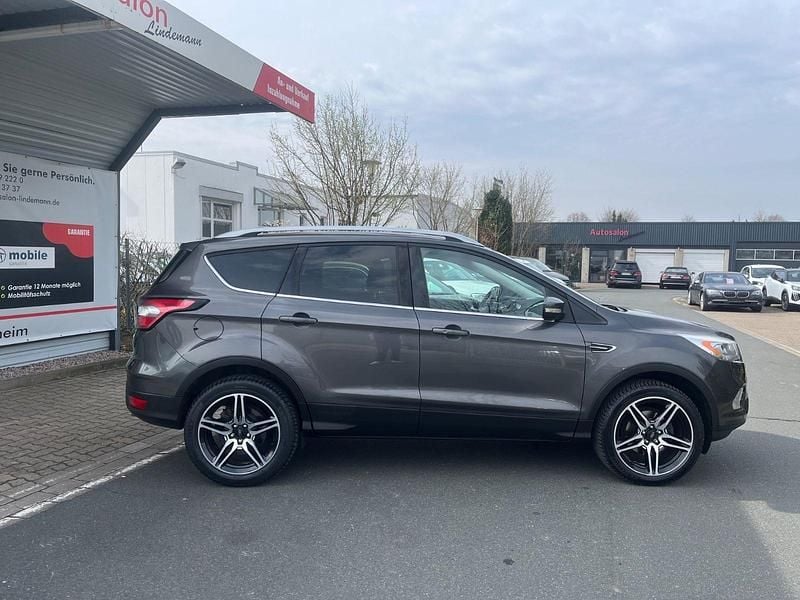 Gebraucht Ford Kuga Titanium 150 PS (110 kW) 2017 Grau SUV
