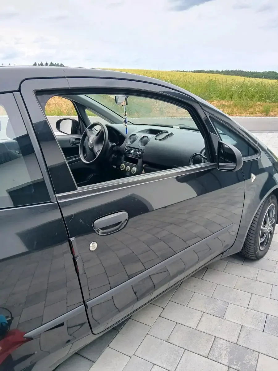 Gebraucht Mitsubishi Space Star 75 PS (55 kW) 2005 Schwarz Kleinwagen