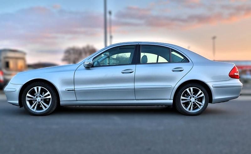 Gebraucht Mercedes E200 163 PS (119 kW) 2003 Silber Limousine